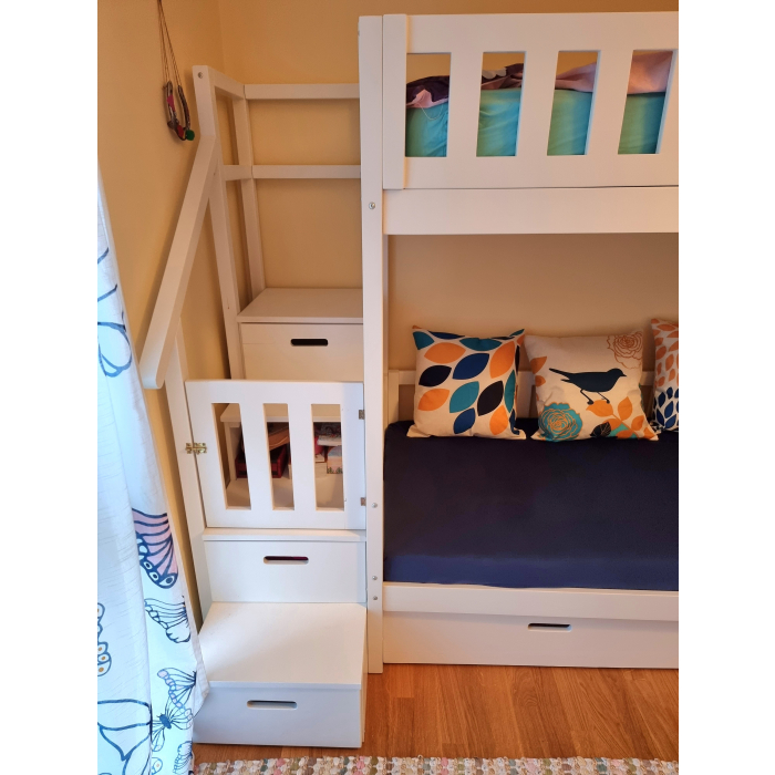 kinder stapelbed met trap in Almere woning